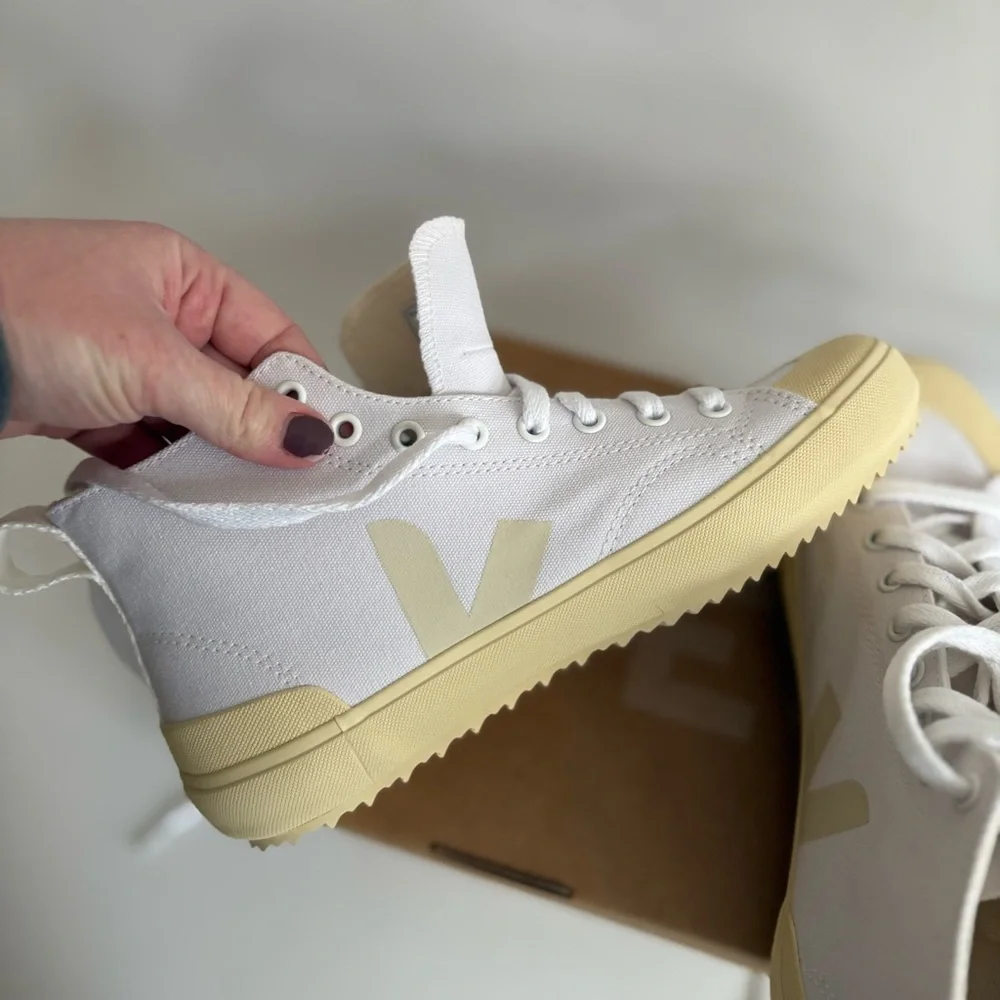 NIB Veja Nova HT Sneakers Canvas White Butter Sole Size 7 - Picture 7 of 8